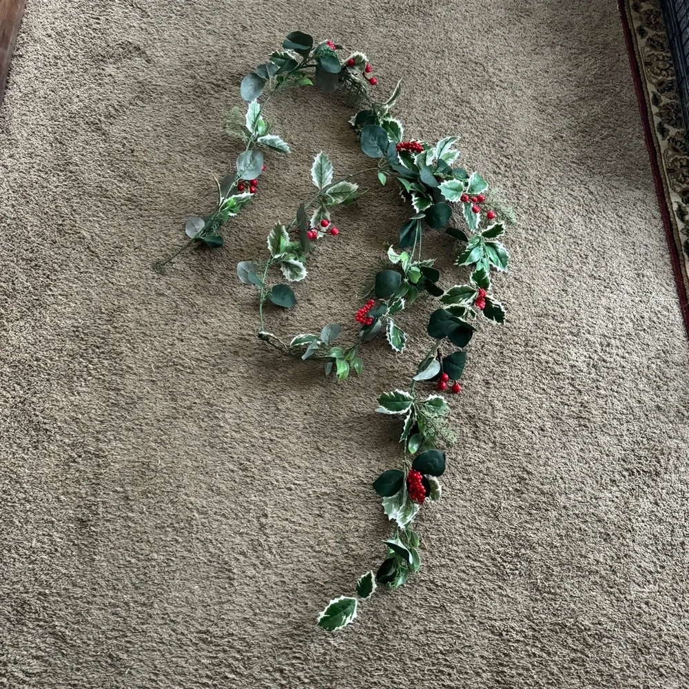 Vintage Christmas Garland Strand ~10 Feet Berries